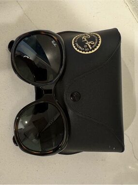 Ray-Ban Black Round Frame Sunglasses with Tortoiseshell Temples